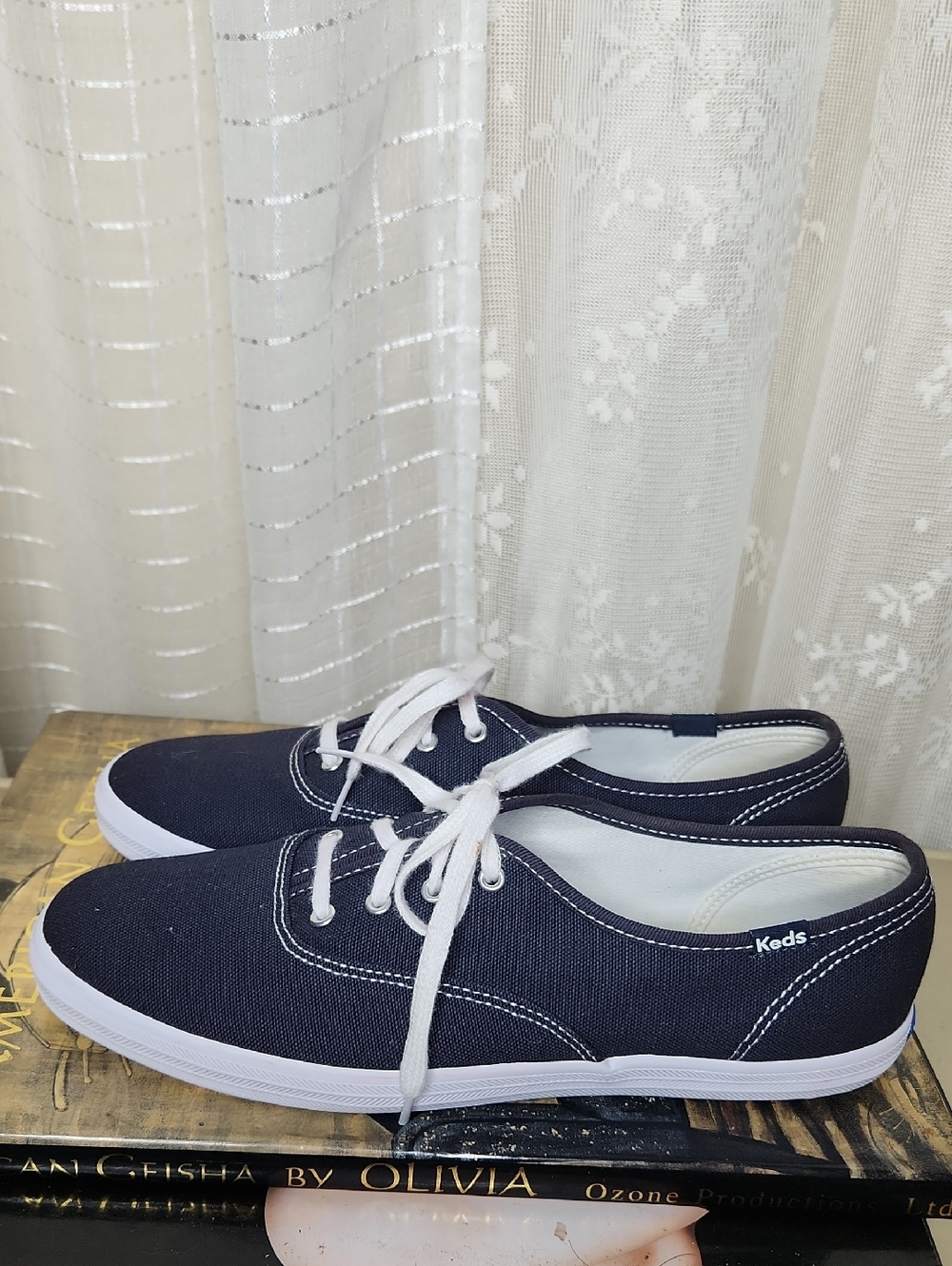 NWOT Classic Keds Champion Navy and White Canvas Lace-Up Sneakers Sz8
